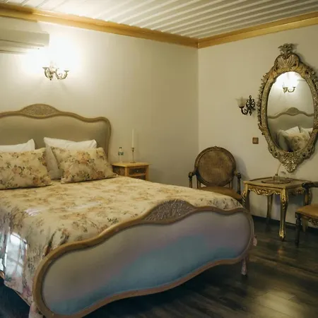 Macha Boutique & Lounge Hotel